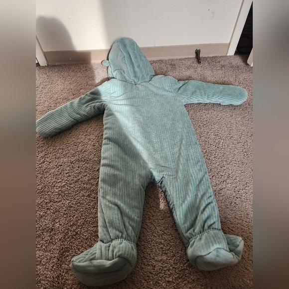 Baby Winter Snow Suit with attached mitts - Picture 9 of 9